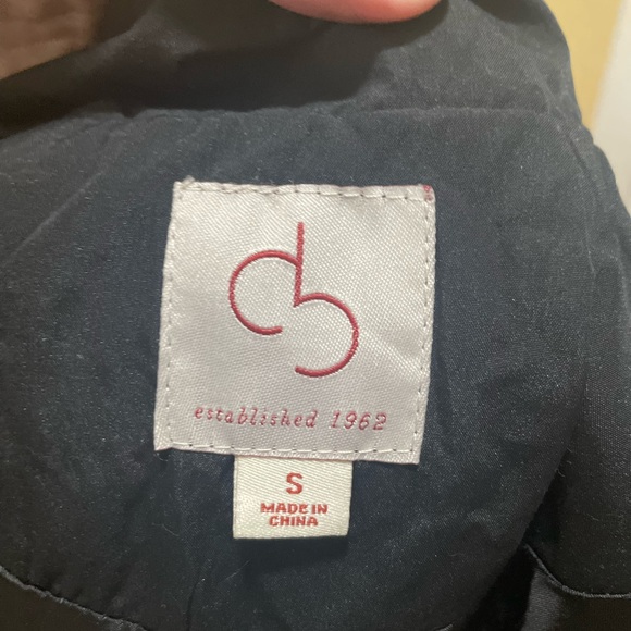 Dress Barn Black form fitting vest.  Quilted, front slit pockets, size small - Picture 8 of 8